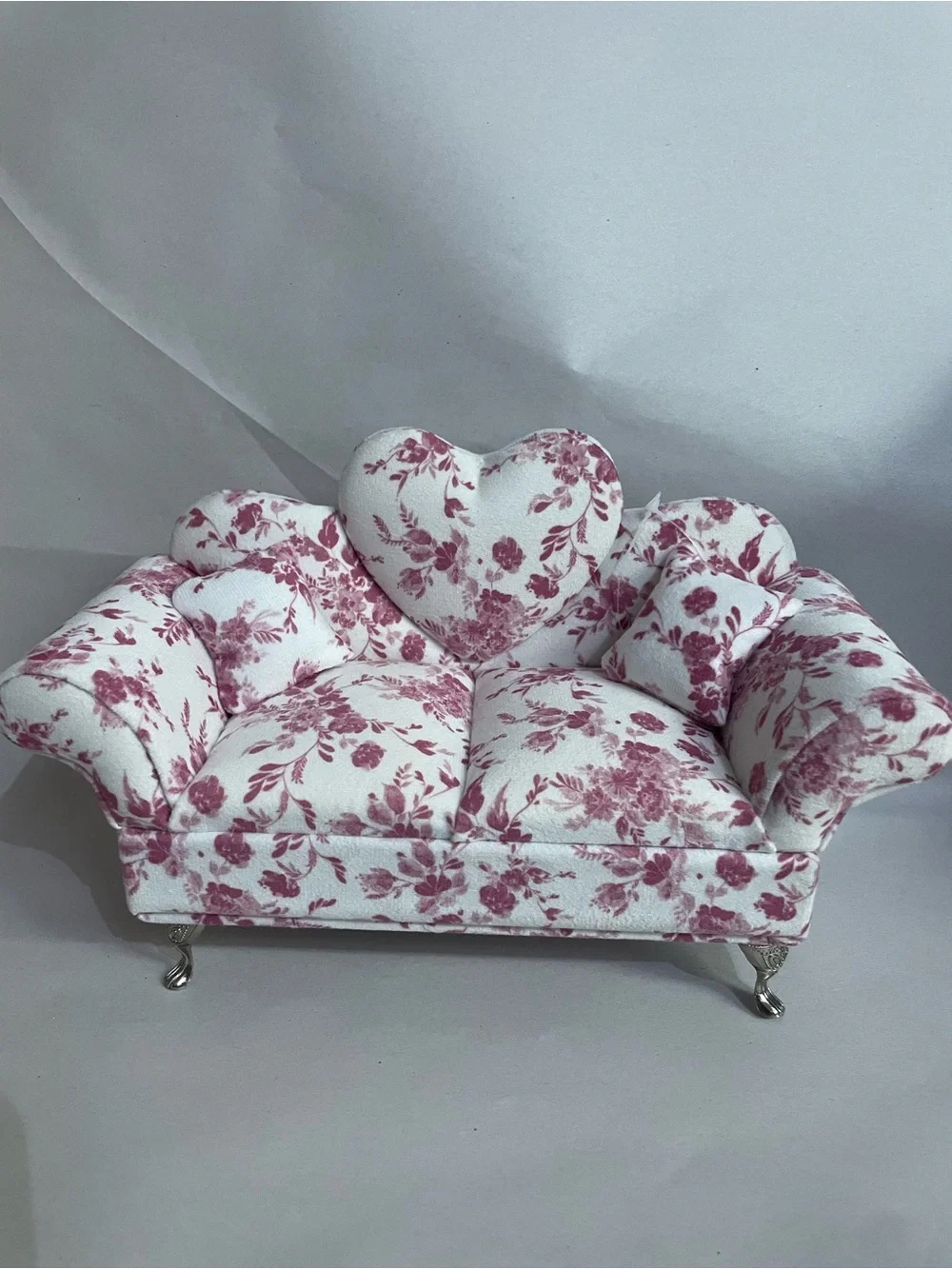 Floral Heart Accent Mini Sofa in White and Pink
